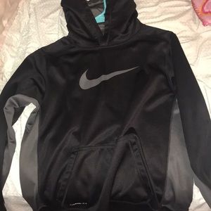 Kids Extra large nike Dri fit sweatshirt